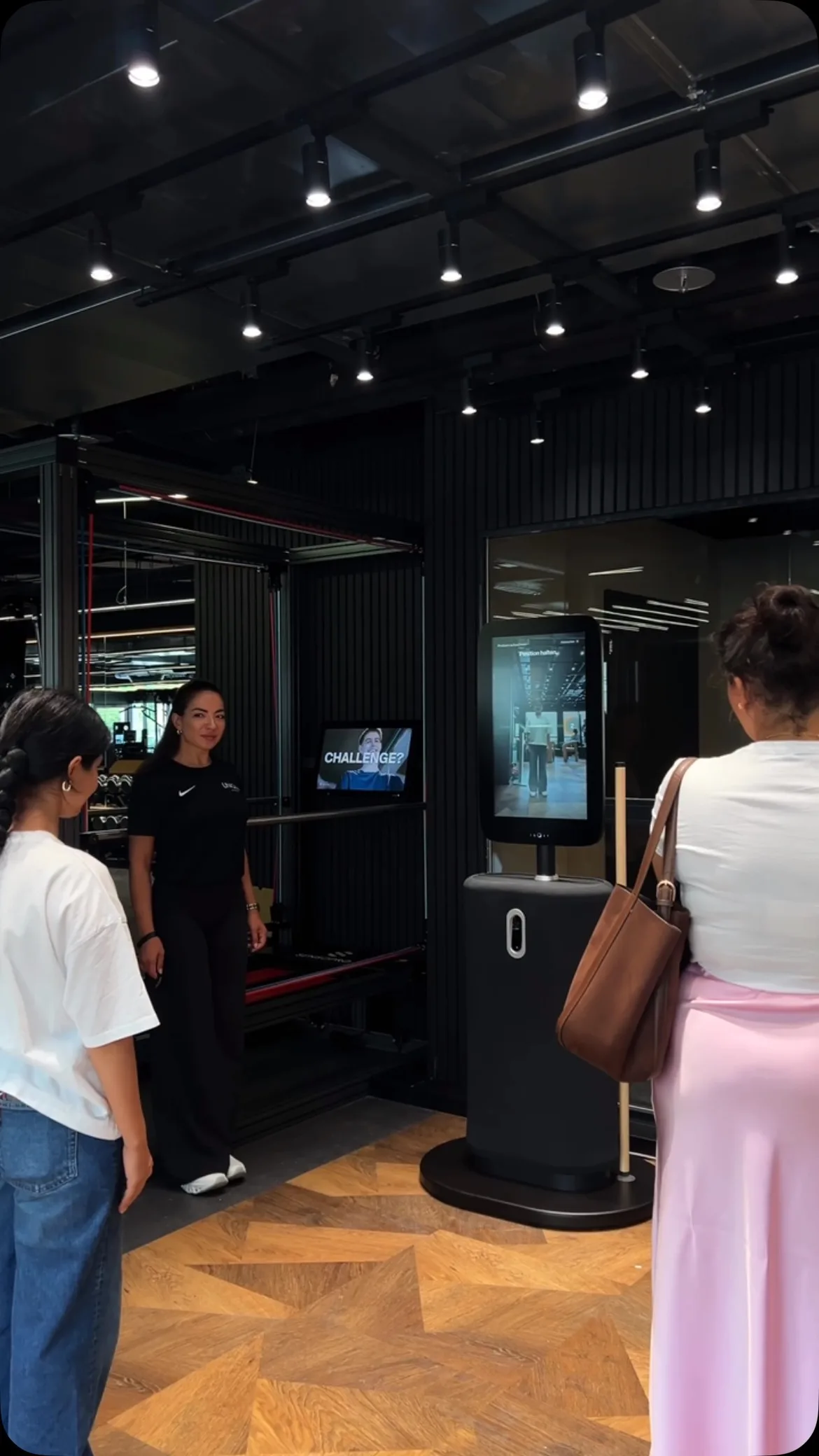 Interior del gimnasio Unique Fitness ejecutado por RECONOR en Suiza